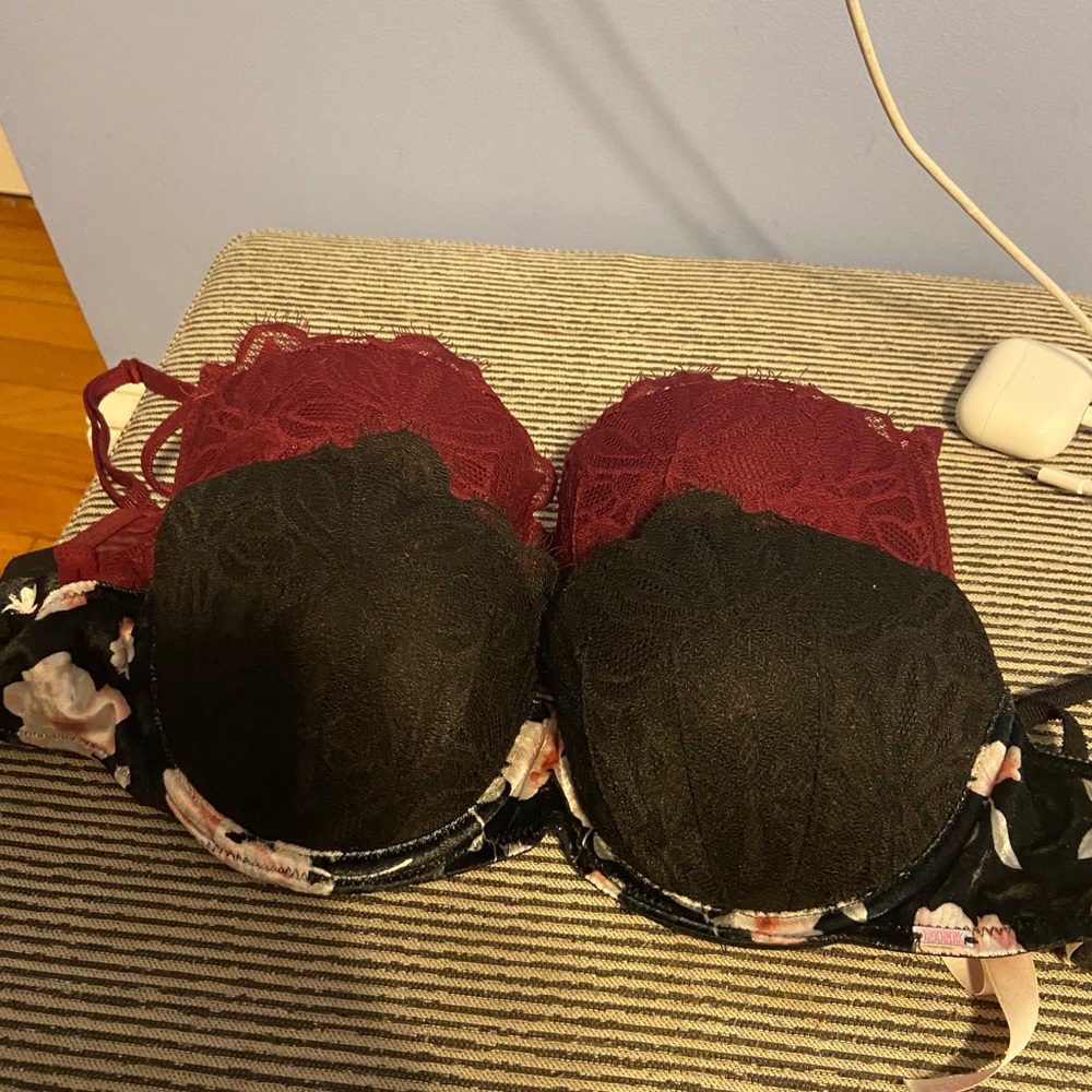 2 pack VS push up bras